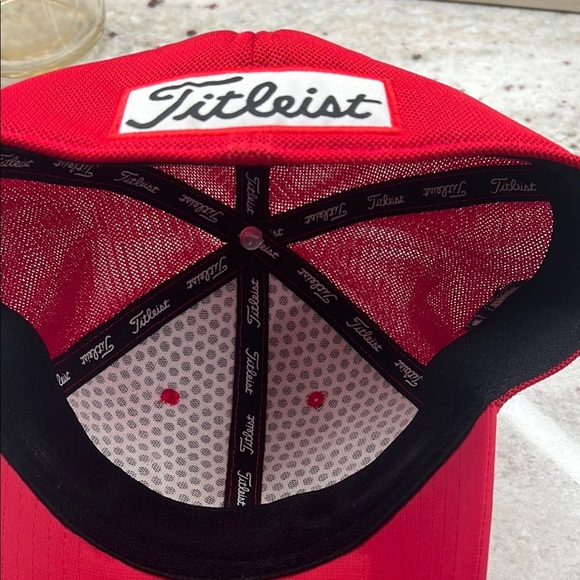 Titleist Hat Fitted Cap Mens Red FJ Footjoy Pro V1 M/L - Picture 7 of 7